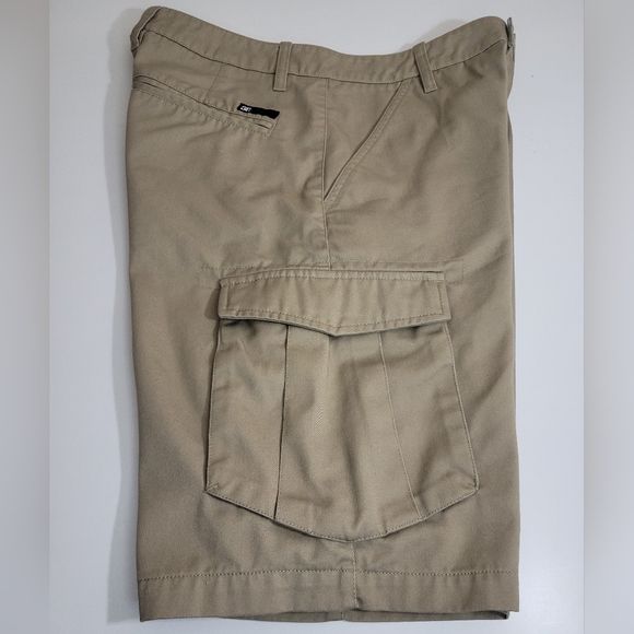 DC Shoe Co. Tan shorts, Size: 30 Style: Intro, RN#93220 - Picture 3 of 8